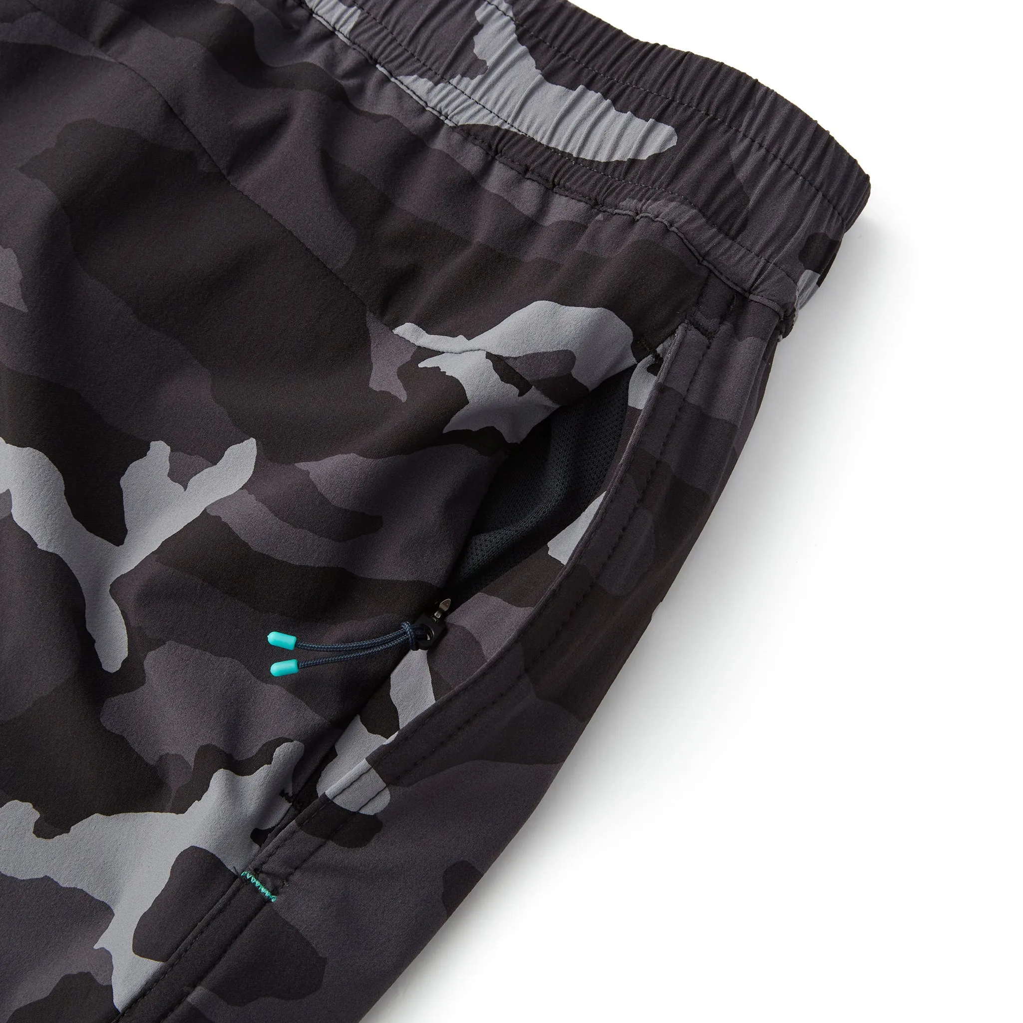 Momentum Short in Black Camo